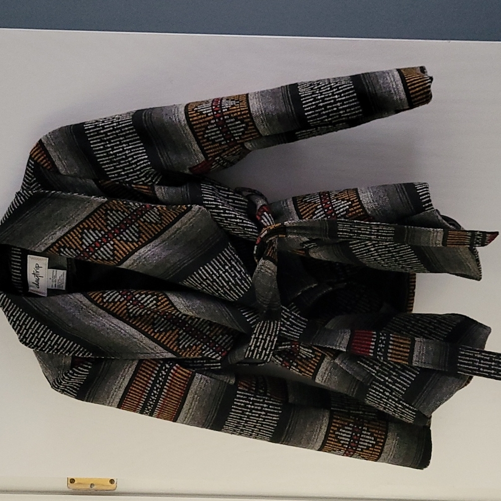 Belted Jacket With Western Pattern - image 2